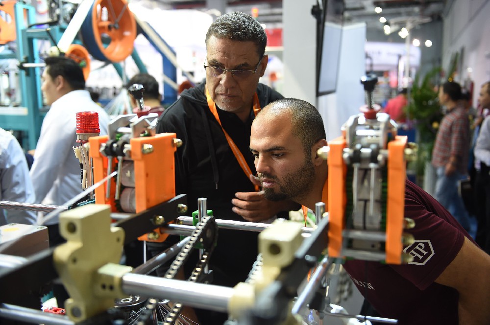 Towards more high-end knitting machinery